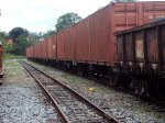 U20 liderando um trem composto por clinquer, dolomito e containers